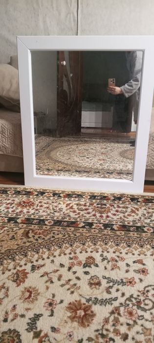 Продам зеркало среднего размера