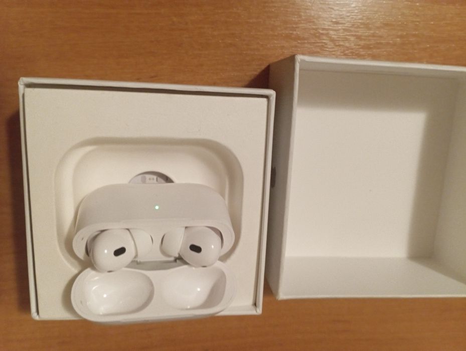 Продам наушники airpods pro