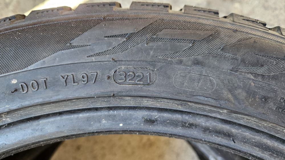 2бр гуми 235 45 18 дот 21 нокиан