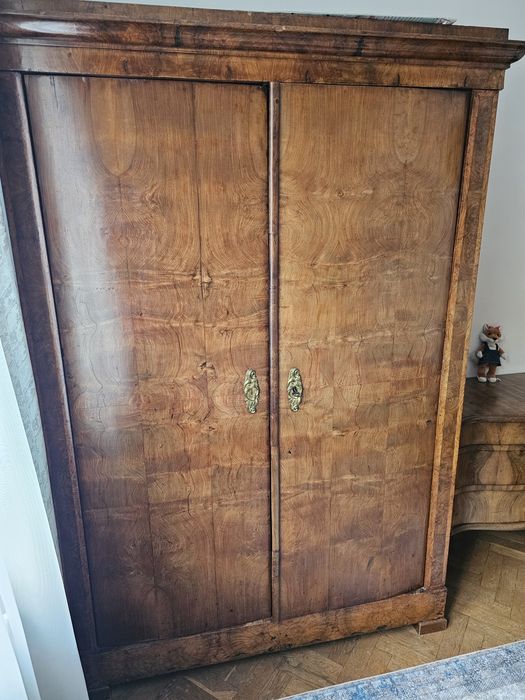 Mobilier sec. XIX – dulap Biedermeier, comodă Rococo, fotolii