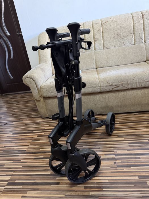 Cadru rulant din aluminiu cu frane si sezut (ca nou)