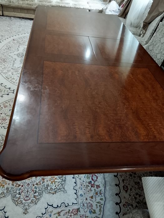 Стол деревянный  лакированный