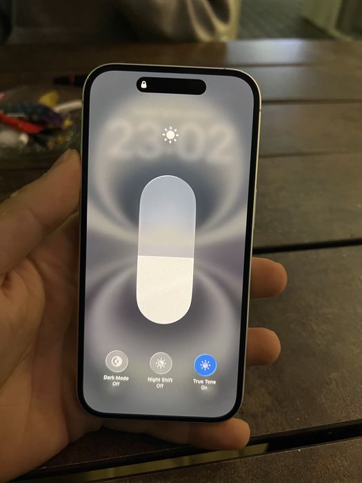 Iphone 16 alb.