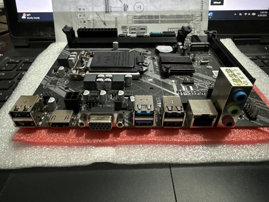 Placa de baza PC Jia Hua YU B75/H61 socket LGA1155 DDR3 , SSD M.2 , Intel i3/i5/i7 gen 2-3 , netestata