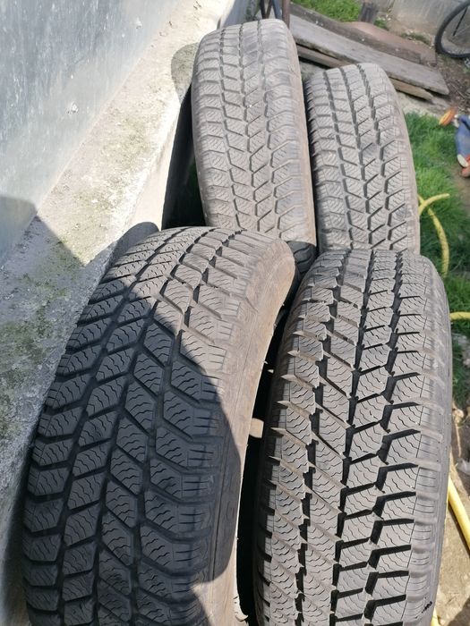 Vând cauciucuri noi