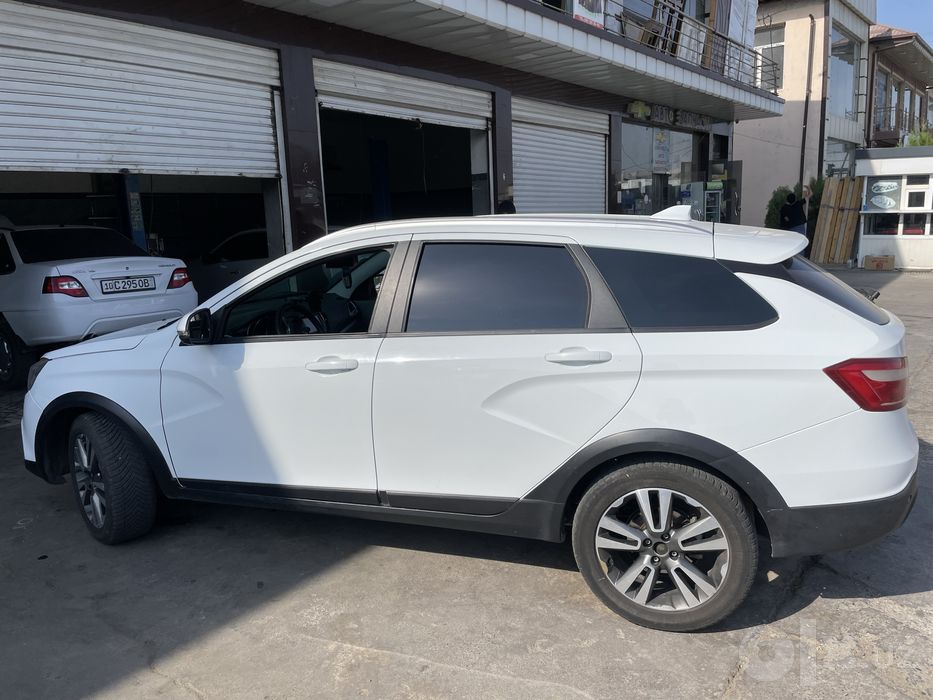 Lada vesta cross 1.8 sotiladi