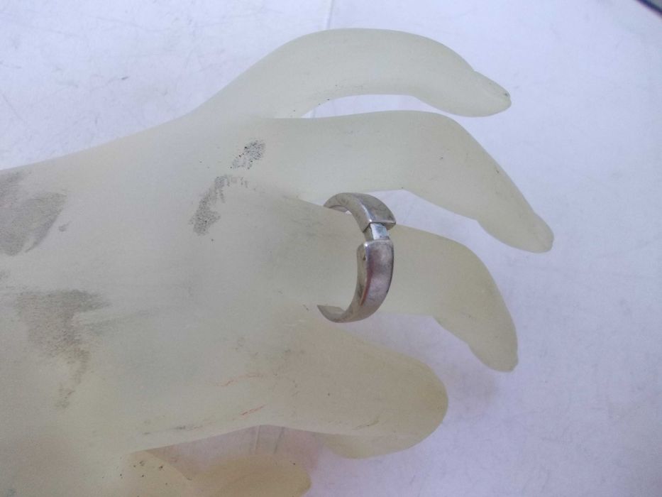 Inel vechi din argint cu piatra alba 3