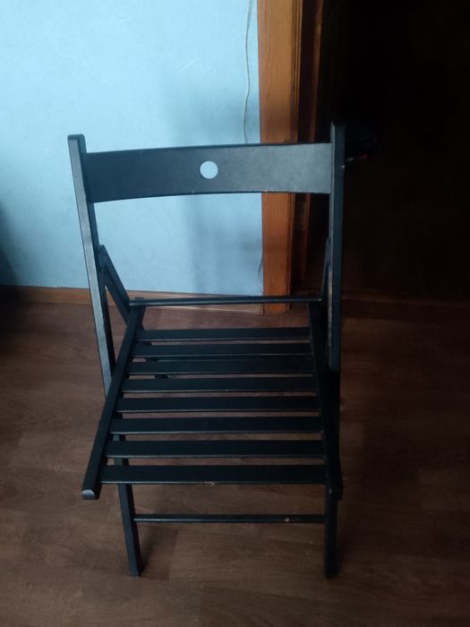 Продам складной, черный стул
