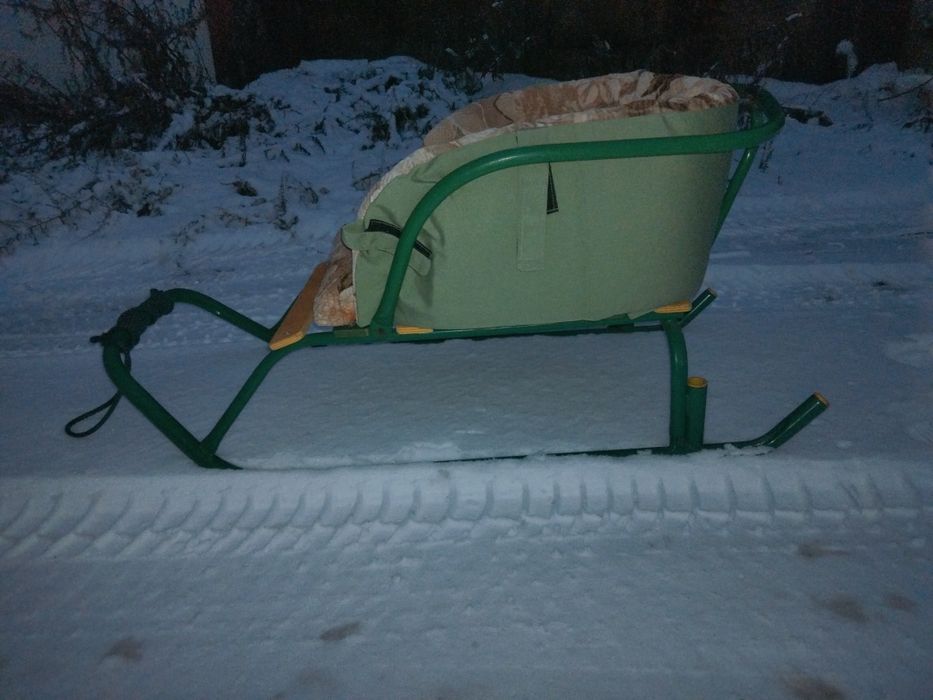 Продам санки детские .