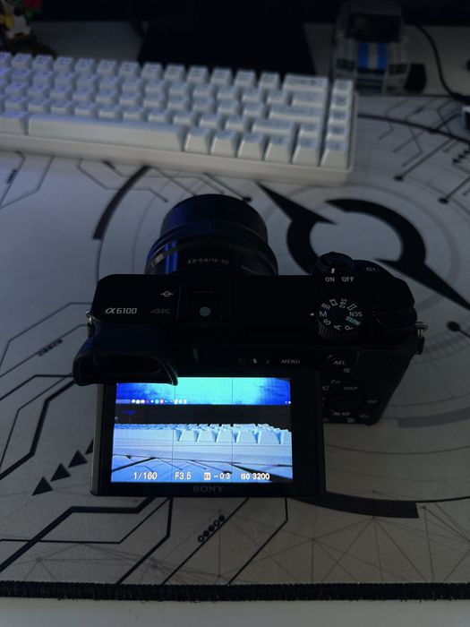 Sony A6100 + kit obiectiv sony 16-50mm