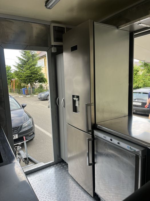 Rulota comerciala Fast Food / Food Truck de inchiriat