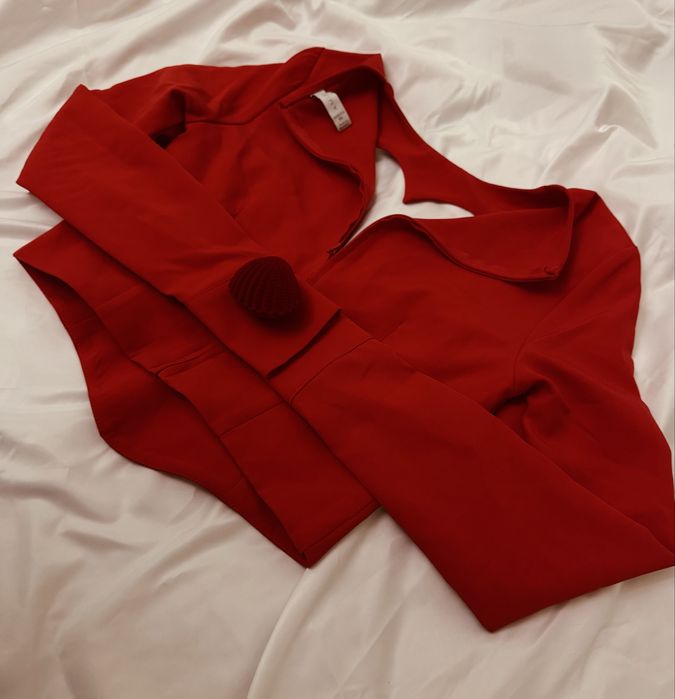 Кофта с вырезом