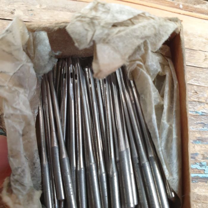 Иглы на швейную машину.