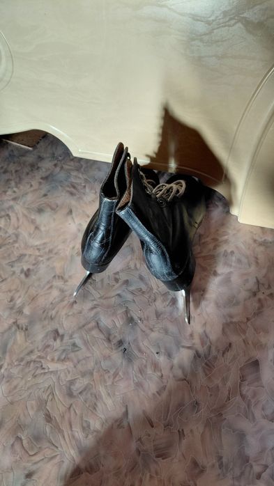 Коньки фигурнные, ботинок из кожи