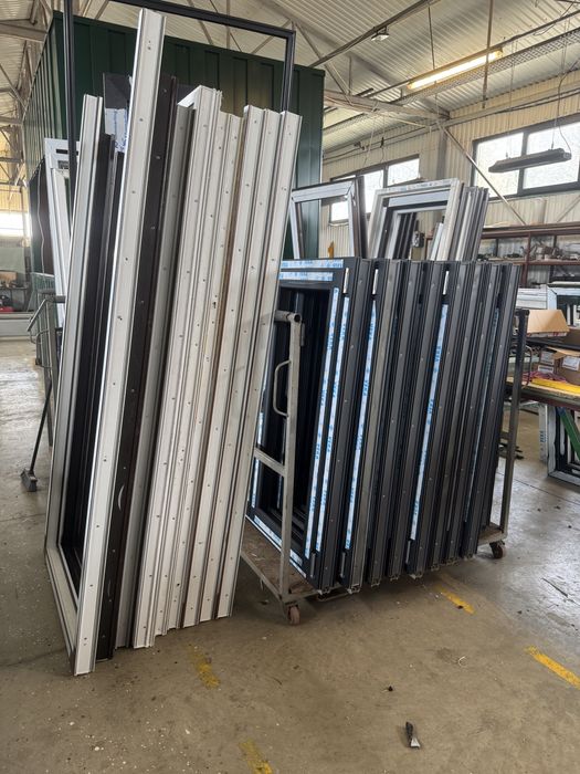Usi si ferestre PVC din stoc - Disponibile imediat . Diferite marimi si culori .