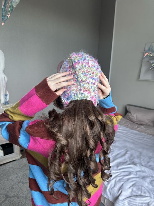 Вязанные чепчики ручной работы