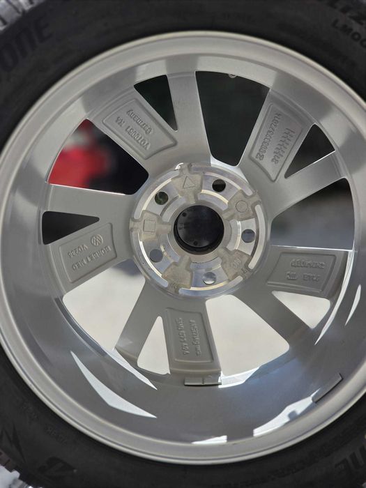 Зимни Гуми 205 55 16 Bridgestone Blizzak ЧИСТО НОВИ