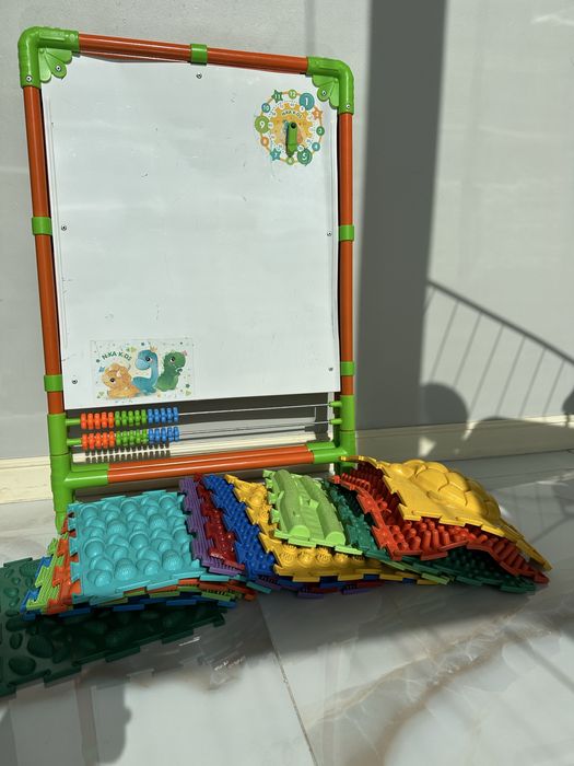 Продам Мольберт и ортоковрик вместе