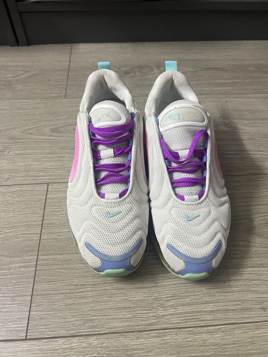 Adidasi nike air 720