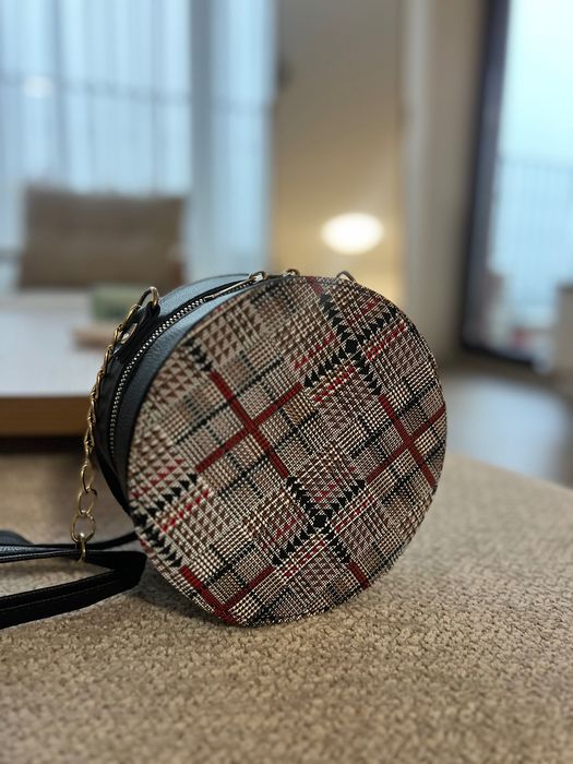 Кръгла дамска чанта