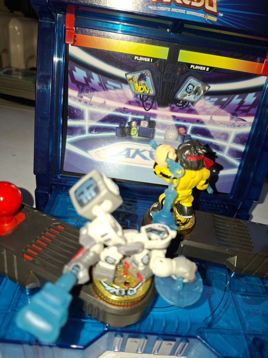 Arena de lupta cu 2 figurine Akedo