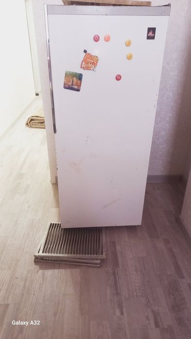 Холодильник ЗИЛ сотилади, холати яхши