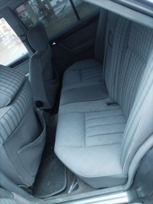 Mersades  benz 124w srochna sotiladi naxtga