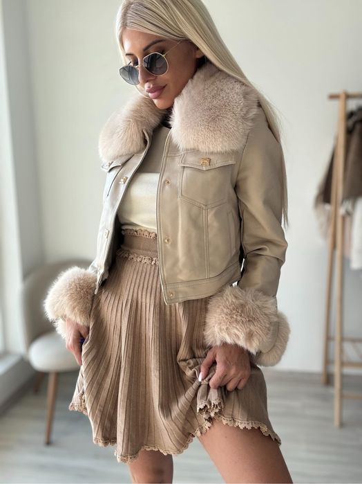 Яке в бежов цвят