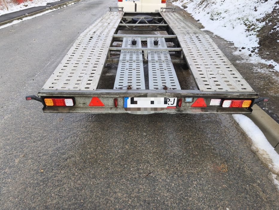 Vând platforma 2700 kg 4.5 m utili stare foarte bună și remorca 2000 k