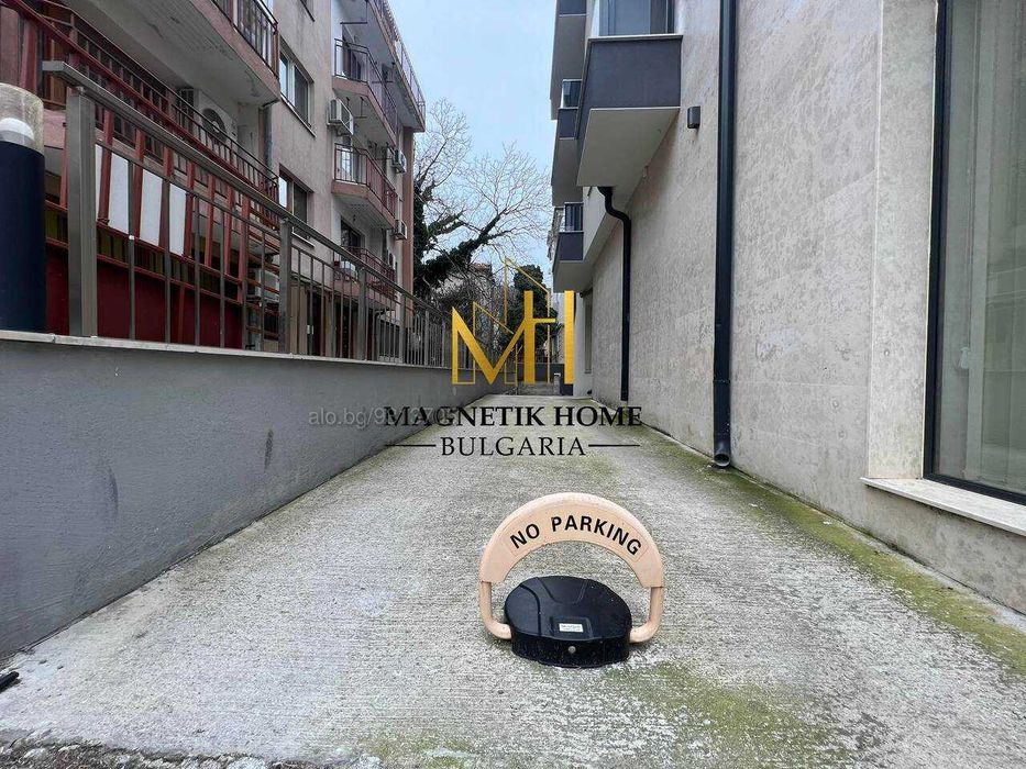 Две паркоместа в подземен частен паркинг в супер център