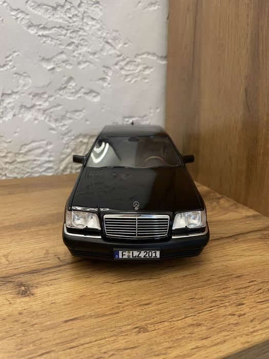 Коллекционная модель Mercedes Benz S600 в масштабе 1:18