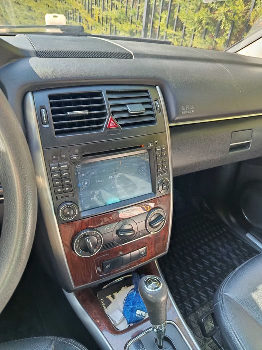 Продавам Mersedes B180