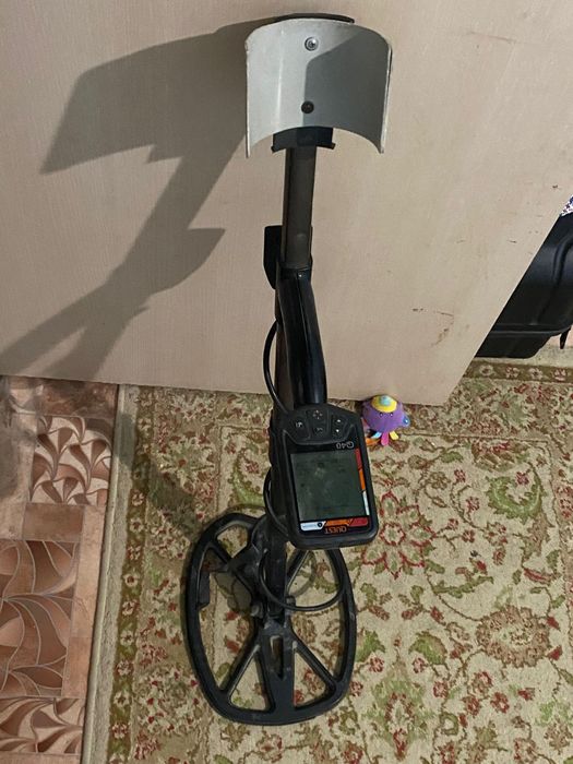 Продам металоискател крест 40