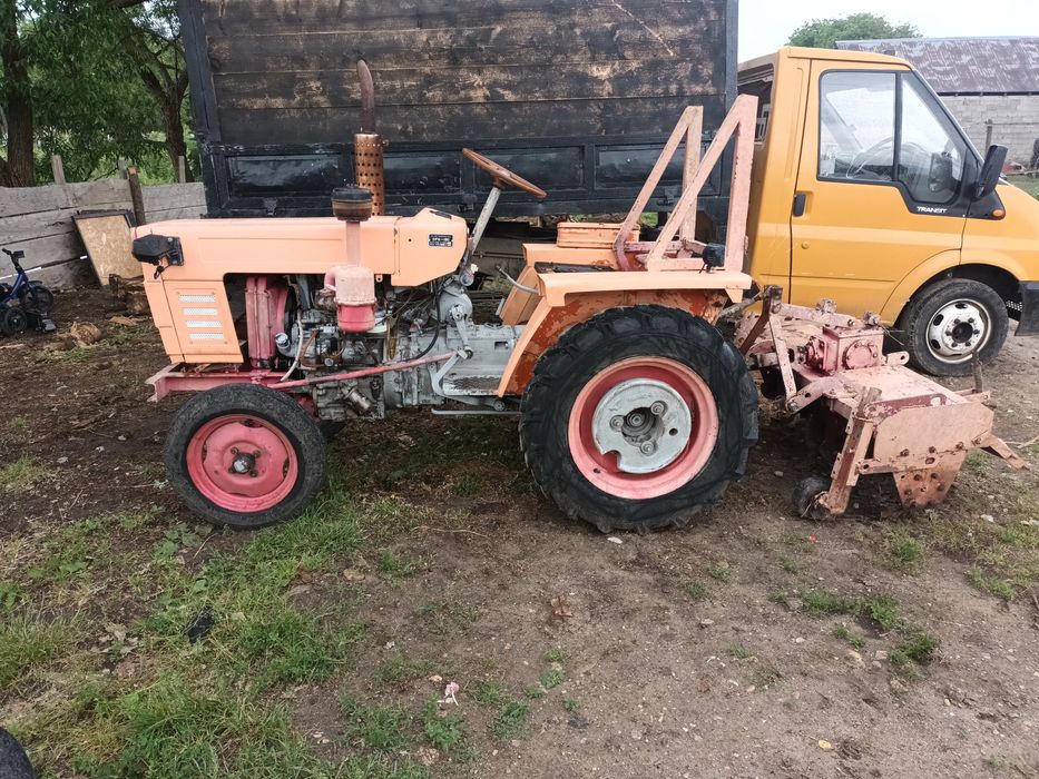 Vând tractor cu freză în stare de funcționare