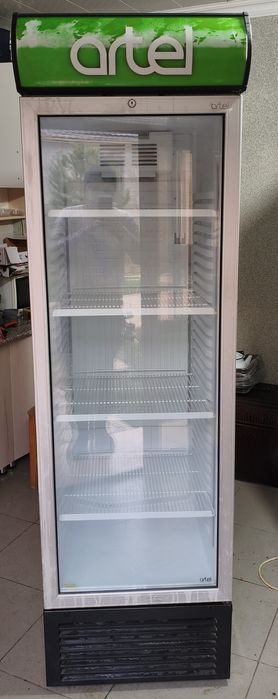 Витринный холодильник