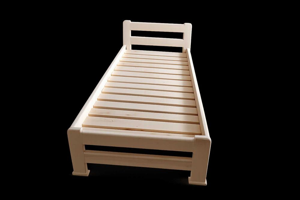 Mobilier la comanda din pal si lemn