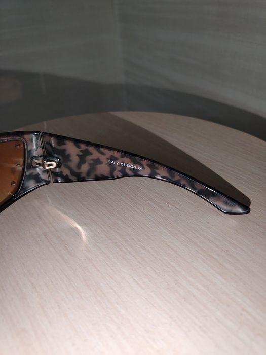 Очки солнцезащитные