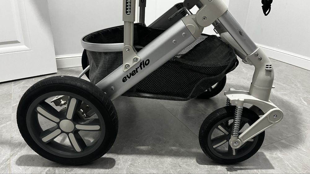 Коляска Everflo новая срочно!