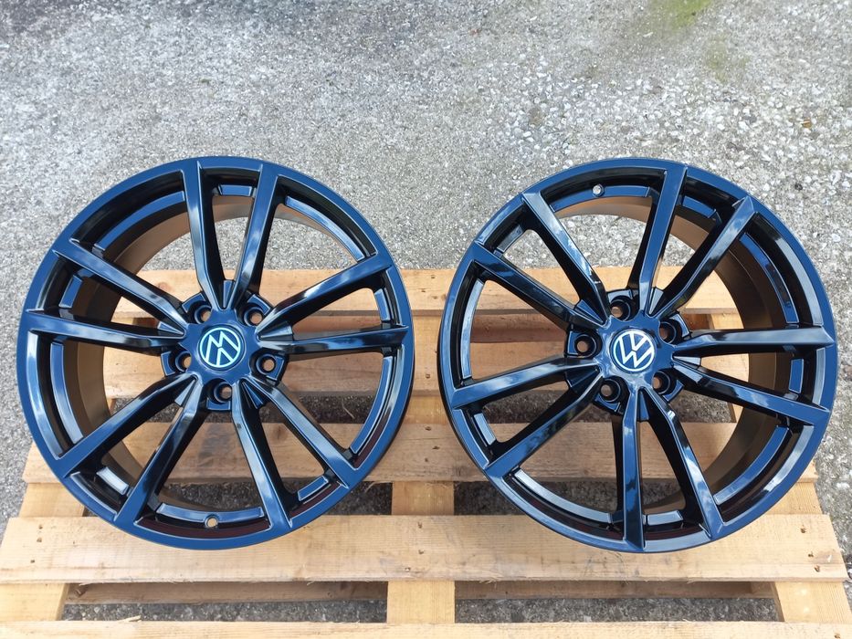18"Vw Poteria 5x112 Piano Black 8j et45 Golf Passat Tiguan Jetta Touran Чисто Нови.
Poteria Piano Black.