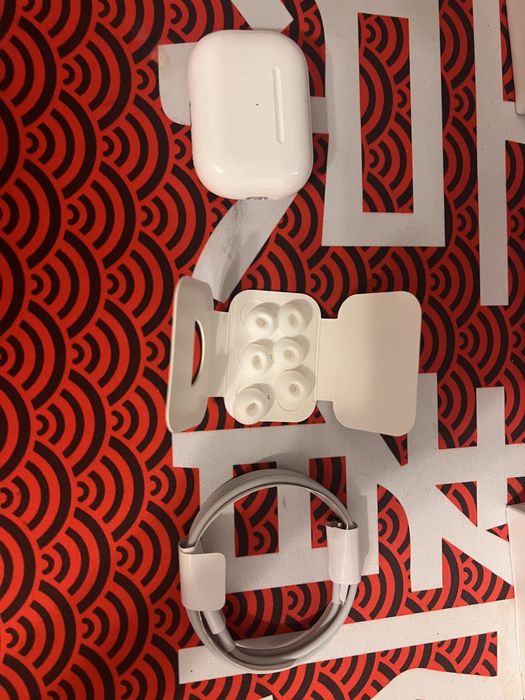 Vând AirPods pro (2nd generation)