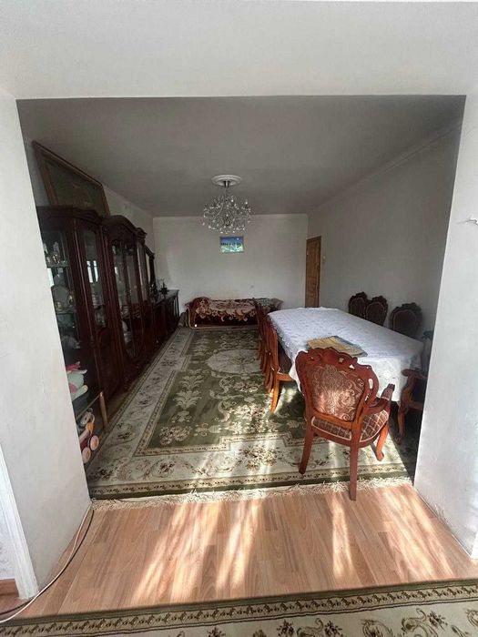 Продаётся 3х комн банковская квартира на м. БИЙ. М. Горький. Буз базар