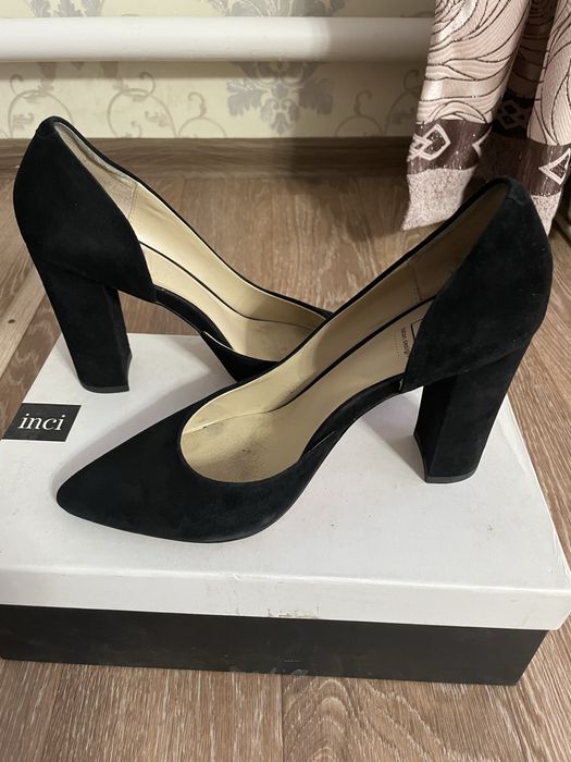 Продам замшевые туфли