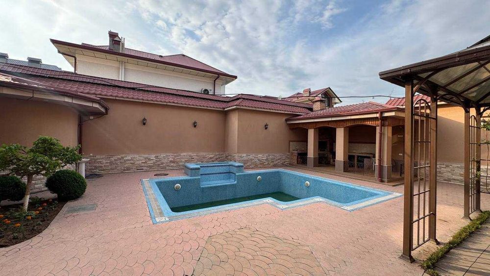 Продается Дом 8 соток 7 комнат, ор Посольство Эран. р-н.М.Улугбек.