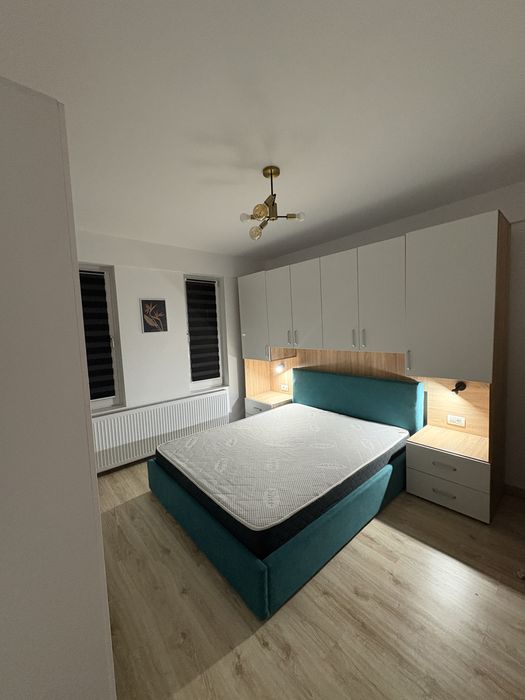 Proprietar-  inchiriez apartament  cu 2 locuri parcare incluse