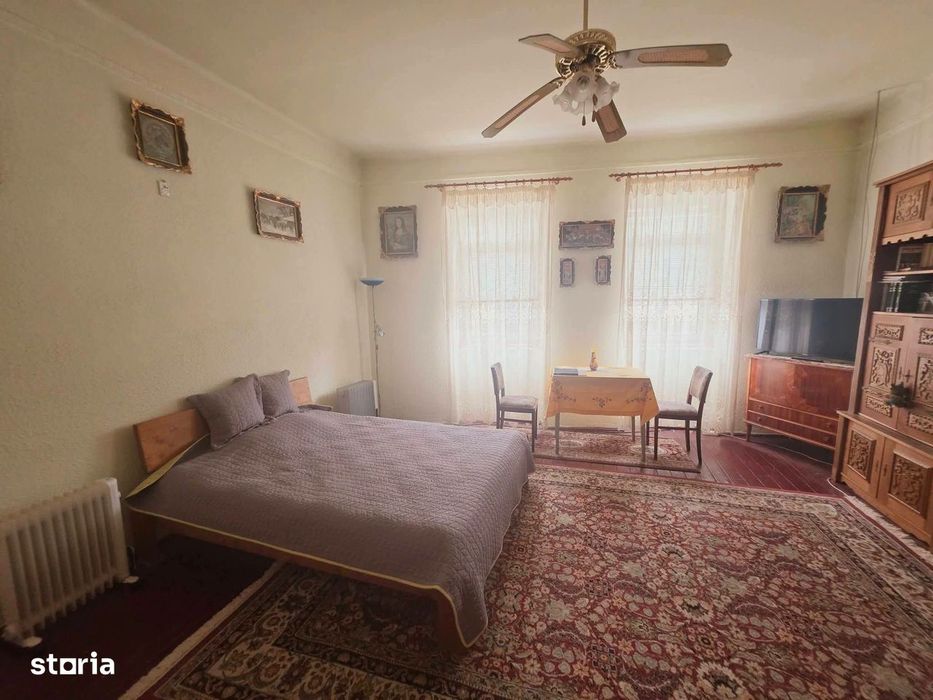 Vand casa saseasca in Bod, cu teren 2500 mp, pozitie centrala