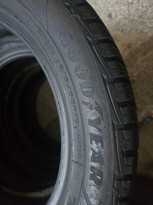 Goodyear  215/55 R17 98V MS iarnă