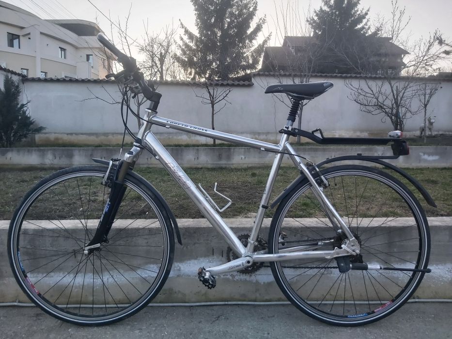 Vând trei biciclete