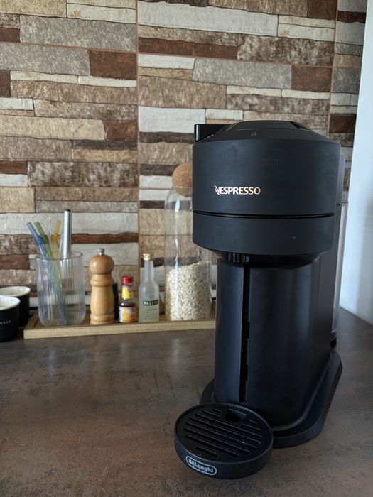 aparat de cafea Nespresso Vertuo Next x Delonghi