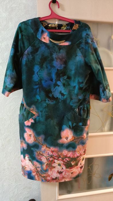 Продам платья разные