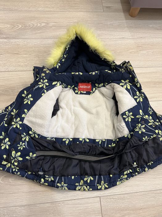 Продам куртку на девочку